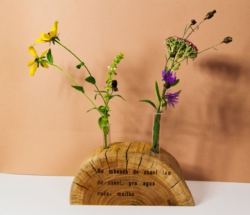 Holzvase3 gälische Aufschrift