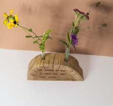 Holzvase3 von oben mit Blumen