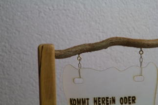 Aufhängung Willkommensschild.